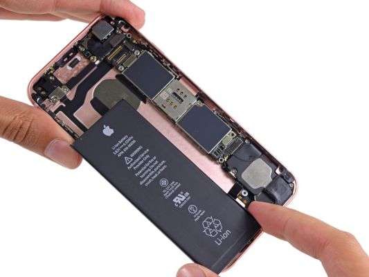 CHANGEMENT DE LA BATTERIE D'UN IPHONE 6S A TARASCON PRES DE BOULBON