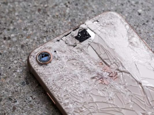 CHANGEMENT CHASSIS + VITRE ARRIERE IPHONE 8 A MOLLEGES PRES D'ORGON